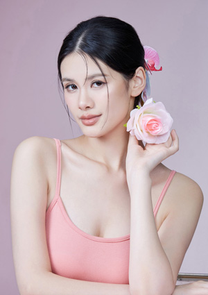 甜美风花饰女性肖像